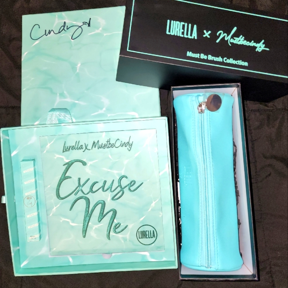 Must Be Cindy Lurella Exclusive bundle and brushes (selling as full set)